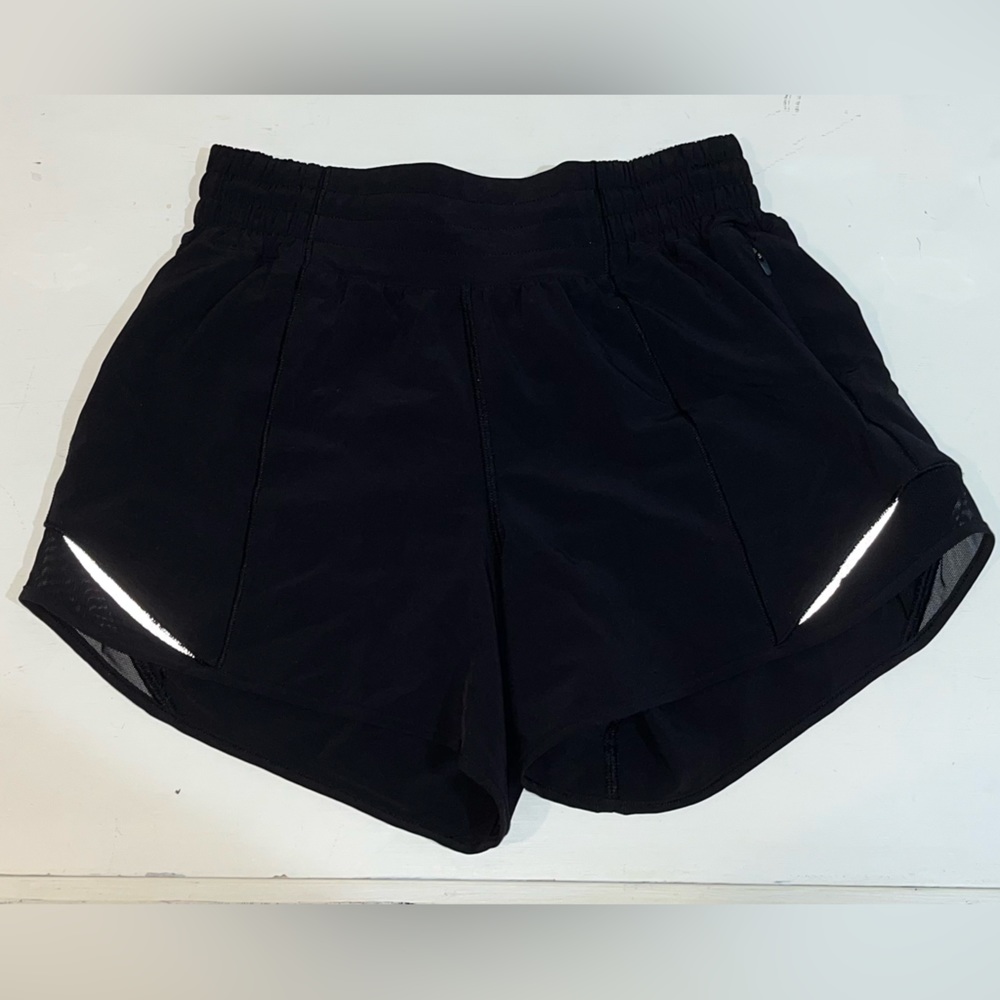 LULU Hotty Hot High Rise Short 4” Size 4